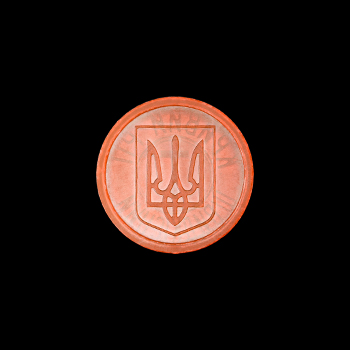 Пластиковый голубой жетон метро Киева, аверс, 1994 год, на чёрном фоне